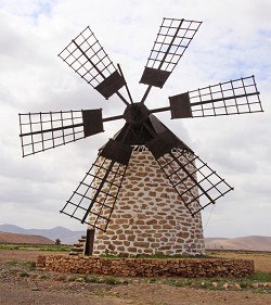 Větrné mlýny jsou na Fuerteventuře velmi populární